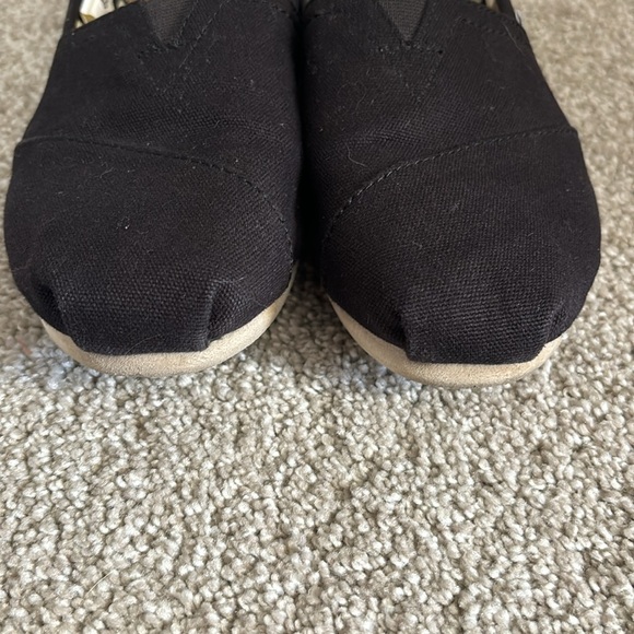 Women’s black Tom’s - Picture 3 of 5